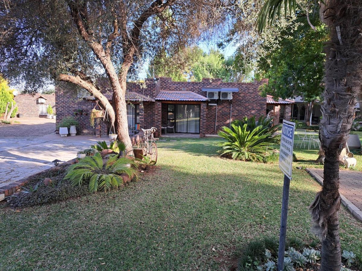 Villa Lin-Zane Vryburg Экстерьер фото