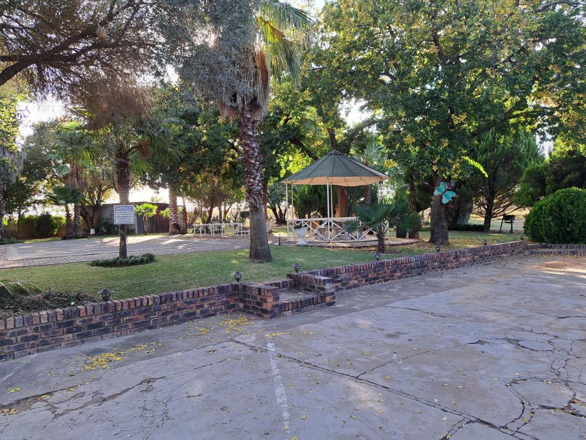 Villa Lin-Zane Vryburg Экстерьер фото
