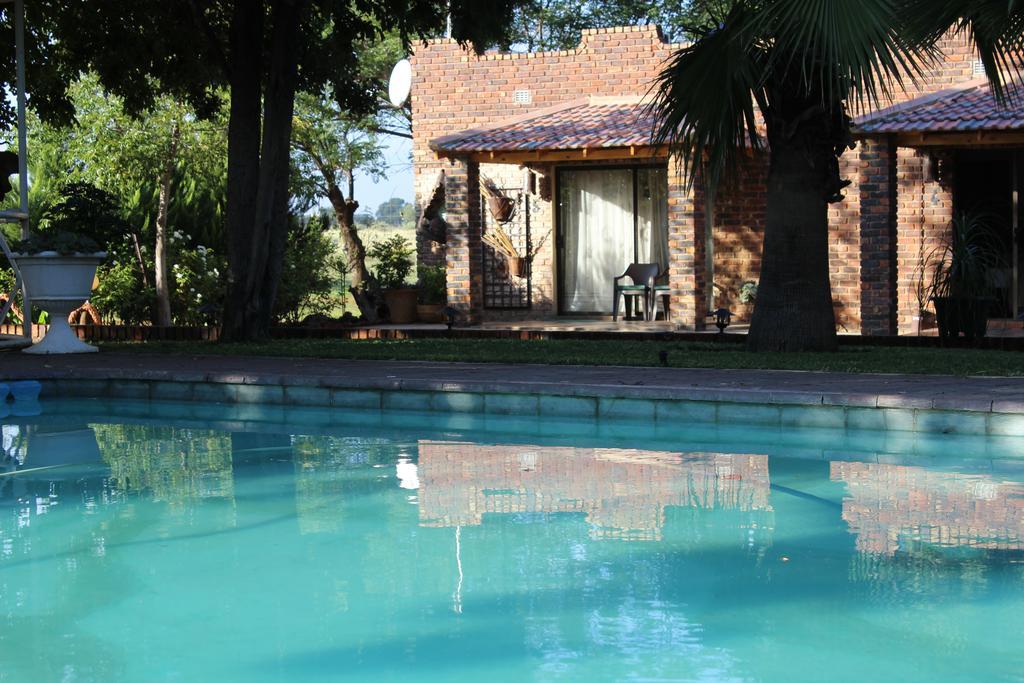 Villa Lin-Zane Vryburg Экстерьер фото